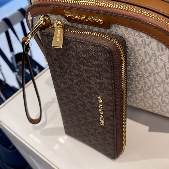 Michael Kors MK Signature Large Flat Multi-Function Phone Case Wallet Wristlet - Picture 2 of 16